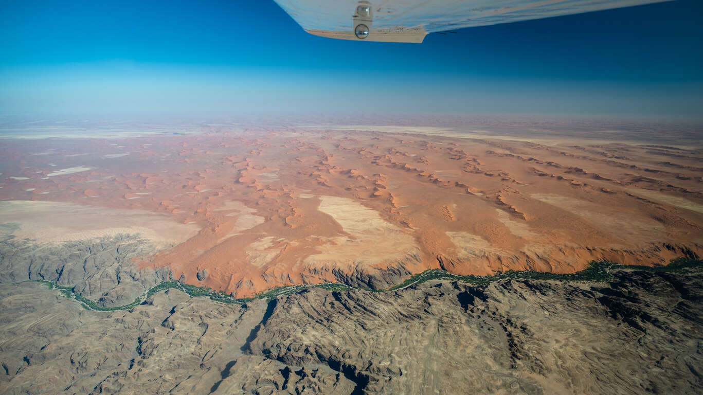 Voyage d’exception : la Namibie en avions-taxis